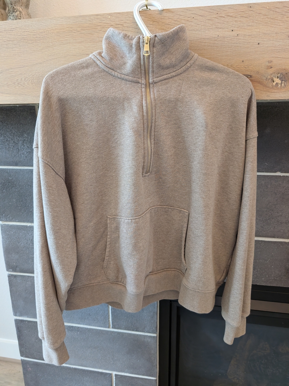 American Eagle Outfitters Half-Zip Sweatshirt in Taupe